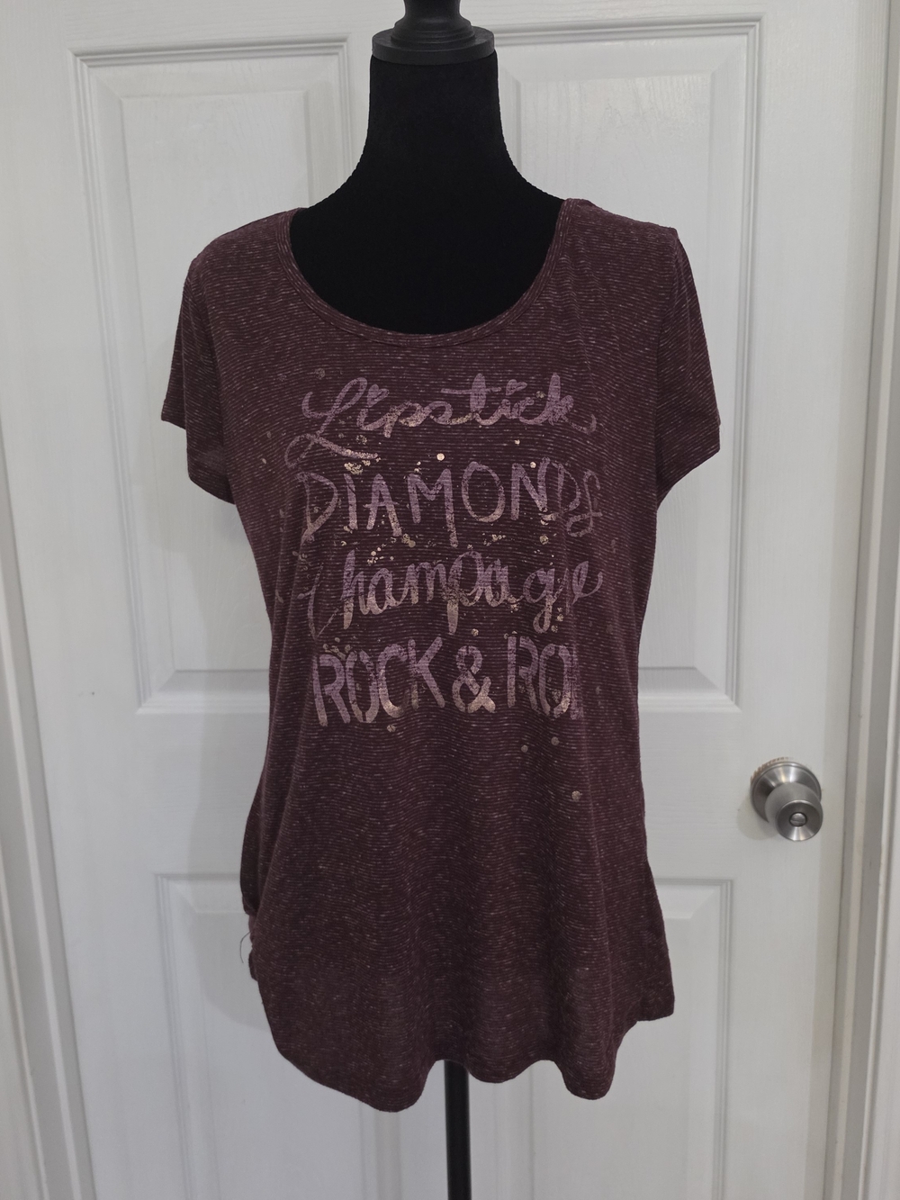 Socialite Maroon Graphic Scoop Neck Short Sleeve Tee